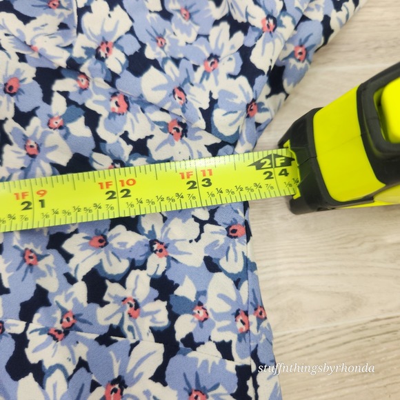 New With Tags Ladies' Size XXL V-Neck Pleated Blouse, Periwinkle Blue Print - Picture 5 of 8